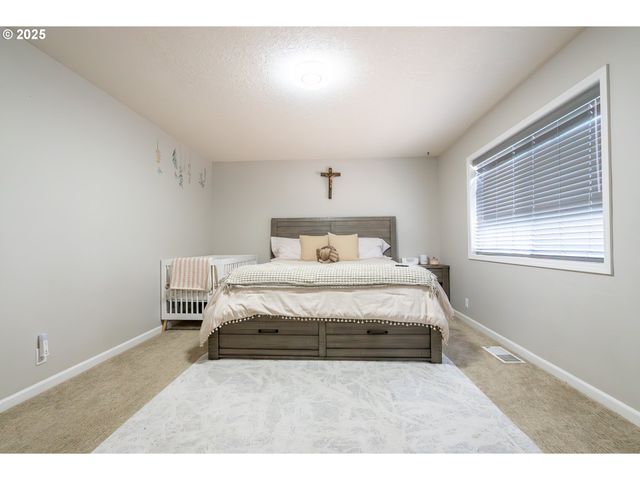 1140 Ne CLOVER VALLEY Ct, Salem, OR 97317