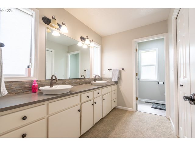 1140 Ne CLOVER VALLEY Ct, Salem, OR 97317