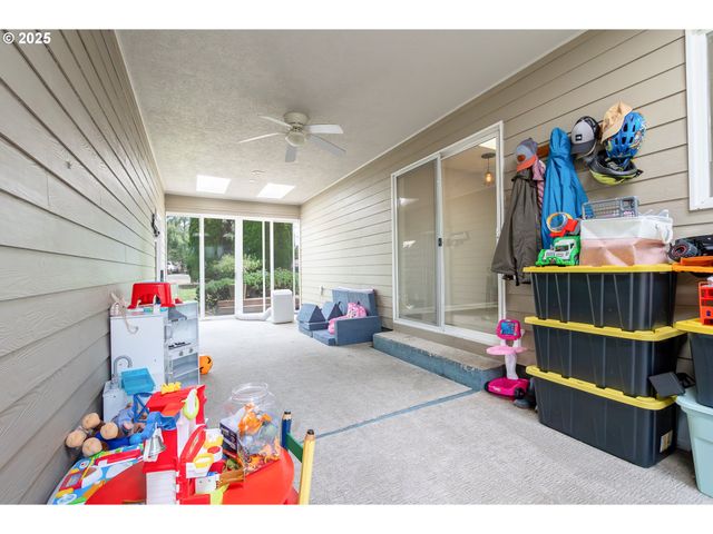 1140 Ne CLOVER VALLEY Ct, Salem, OR 97317