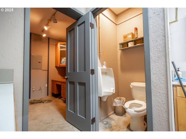 1140 Ne CLOVER VALLEY Ct, Salem, OR 97317