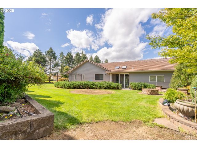 1140 Ne CLOVER VALLEY Ct, Salem, OR 97317