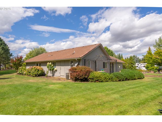 1140 Ne CLOVER VALLEY Ct, Salem, OR 97317