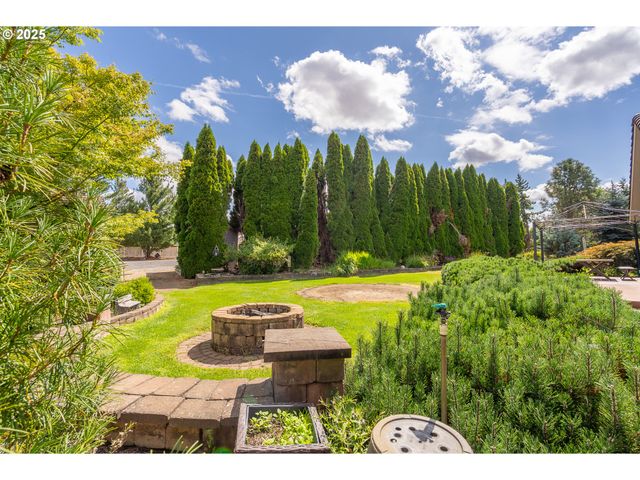 1140 Ne CLOVER VALLEY Ct, Salem, OR 97317