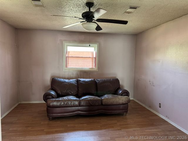 20850 N 3946 Road, Bartlesville, OK 74003