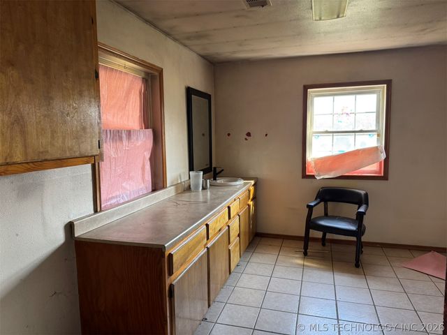 20850 N 3946 Road, Bartlesville, OK 74003