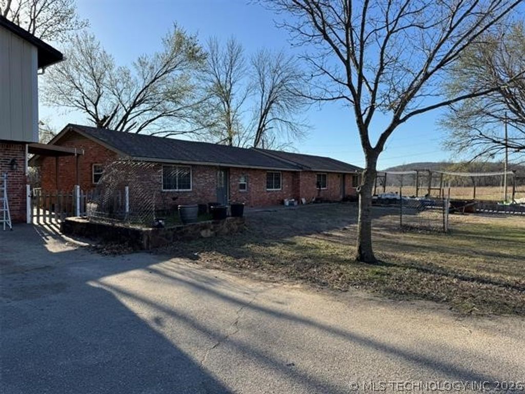 20850 N 3946 Road, Bartlesville, OK 74003