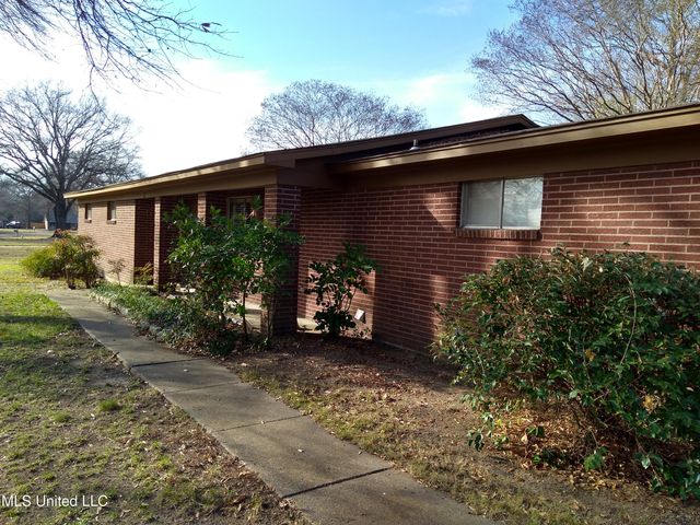 311 S Mac Arthur Circle, Indianola, MS 38751