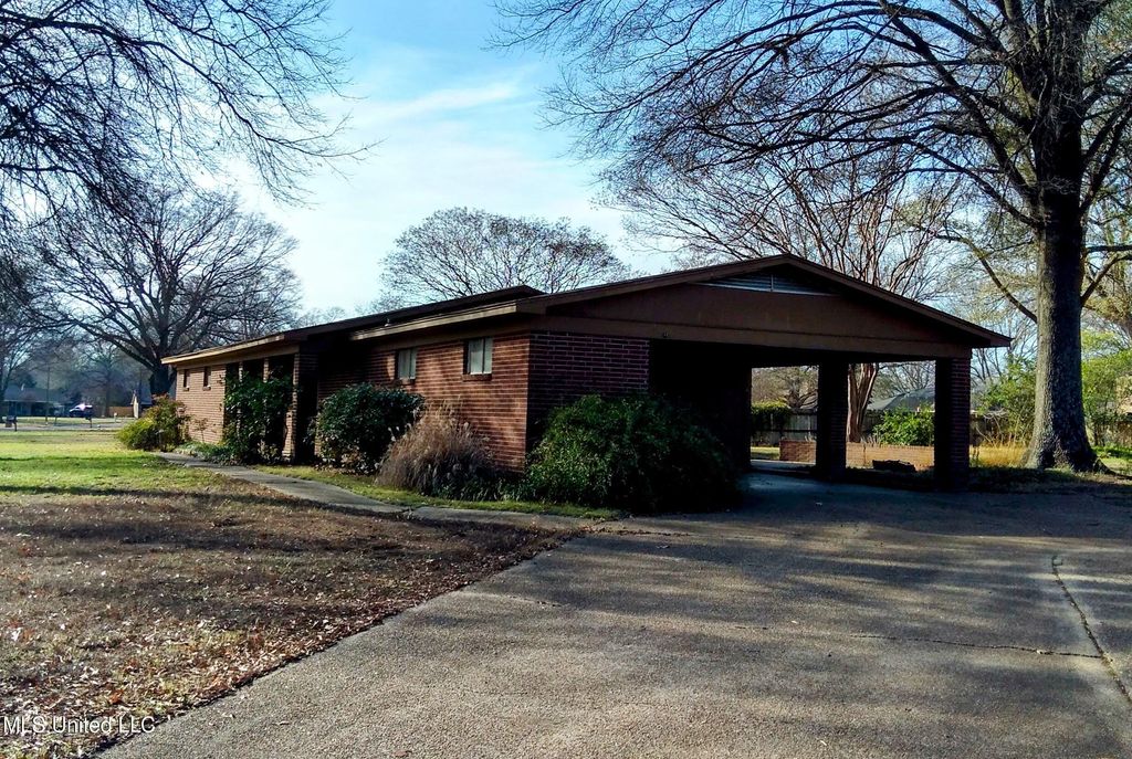 311 S Mac Arthur Circle, Indianola, MS 38751