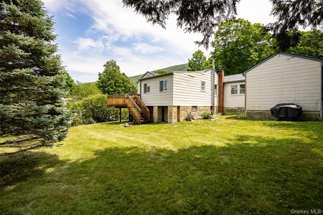 5 Willow Road, Beacon, NY 12508