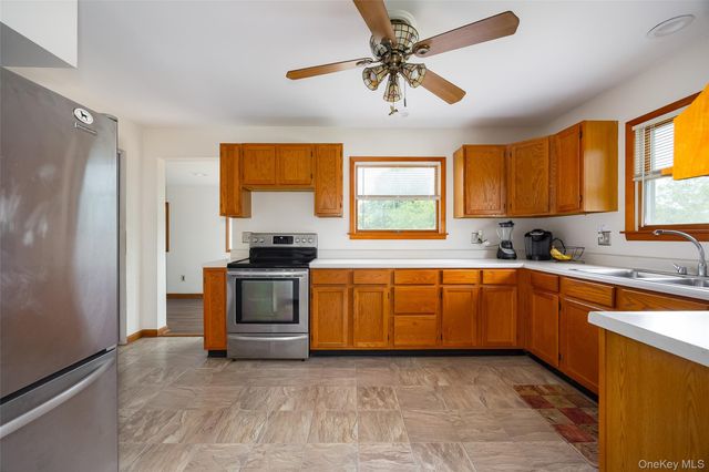 5 Willow Road, Beacon, NY 12508