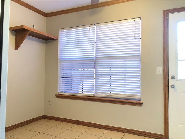 111 Fox Run Place B, Lowell, AR 72745