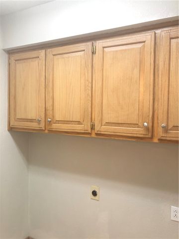 111 Fox Run Place B, Lowell, AR 72745