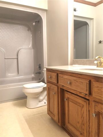 111 Fox Run Place B, Lowell, AR 72745