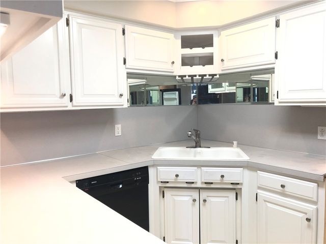 111 Fox Run Place B, Lowell, AR 72745