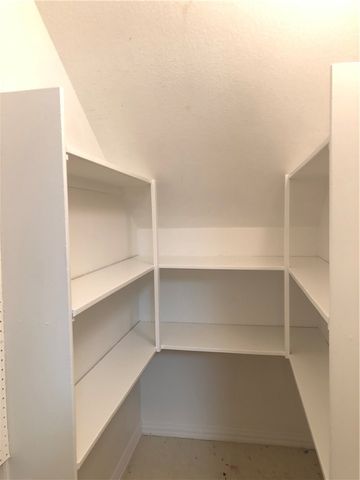 111 Fox Run Place B, Lowell, AR 72745