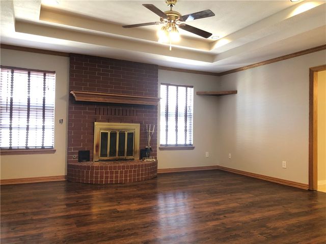 111 Fox Run Place B, Lowell, AR 72745