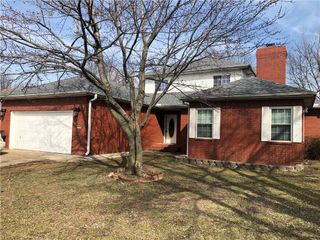 111 Fox Run Place B, Lowell, AR 72745