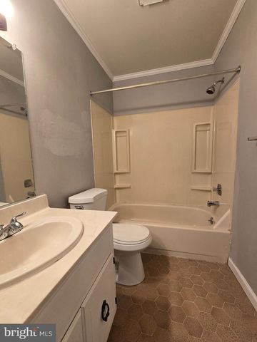 5 E RIDGE MEWS, Newtown, PA 18940