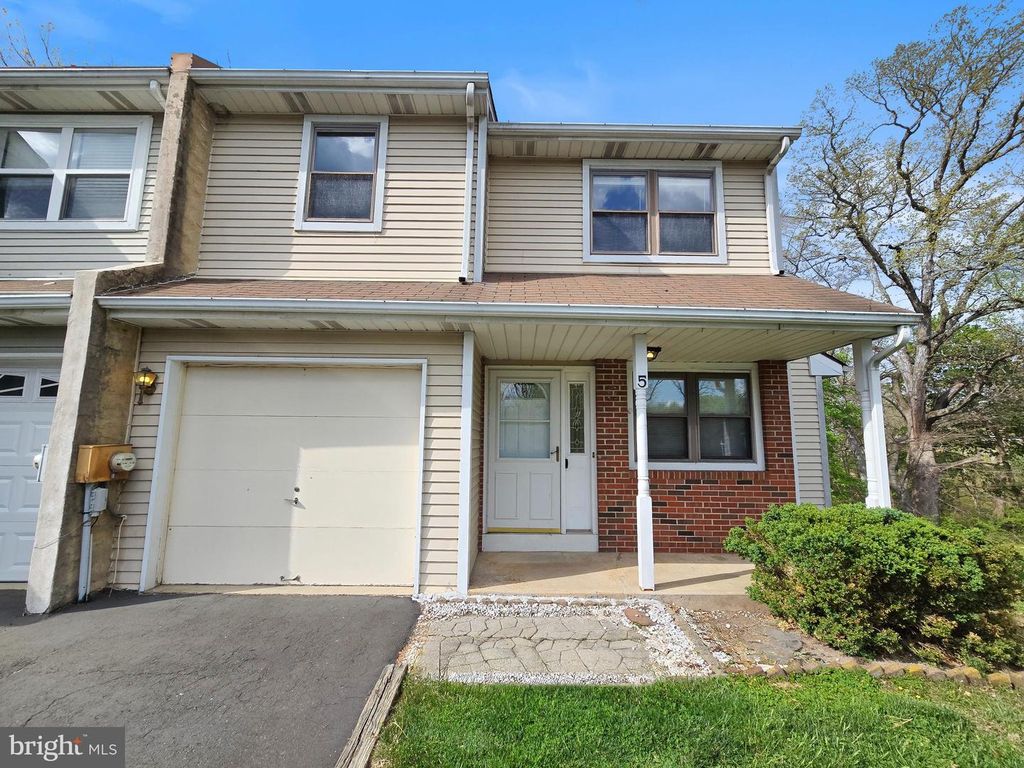 5 E RIDGE MEWS, Newtown, PA 18940