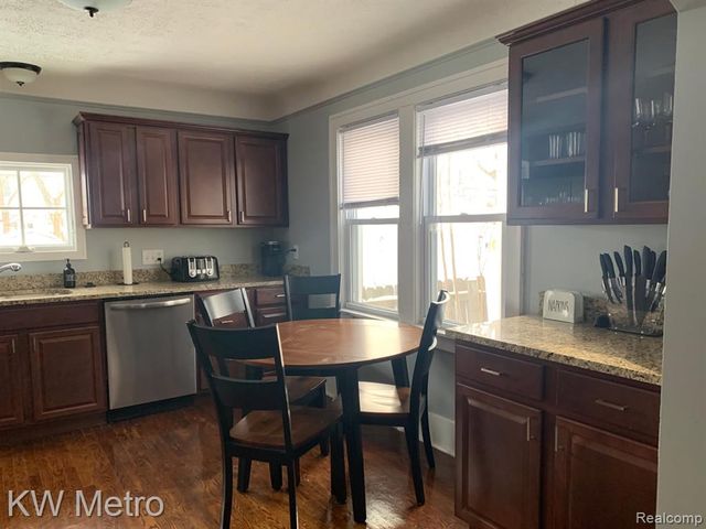 428 E Hayes Avenue, Hazel Park, MI 48030