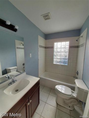 428 E Hayes Avenue, Hazel Park, MI 48030