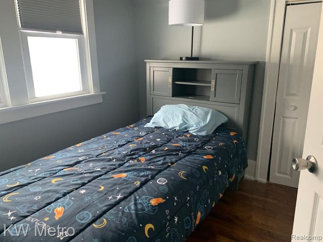 428 E Hayes Avenue, Hazel Park, MI 48030