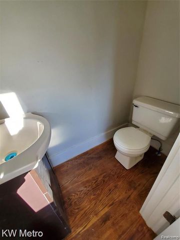 428 E Hayes Avenue, Hazel Park, MI 48030