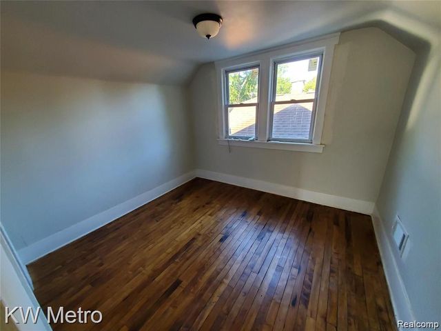 428 E Hayes Avenue, Hazel Park, MI 48030
