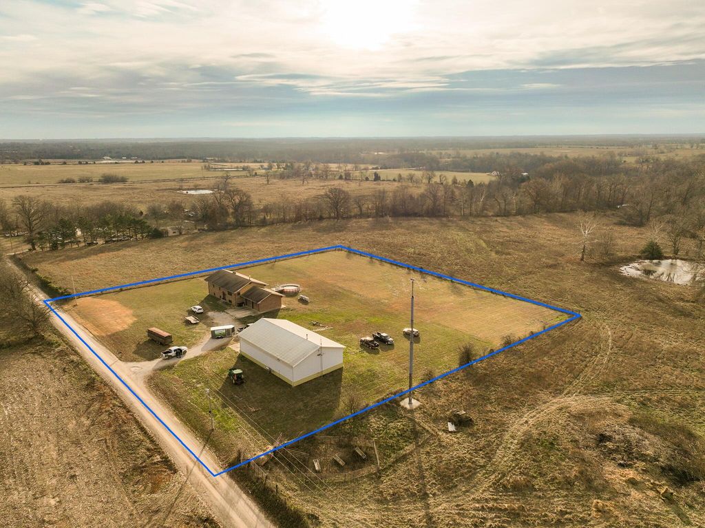 27668 E Katy Track Road, Walker, MO 64790