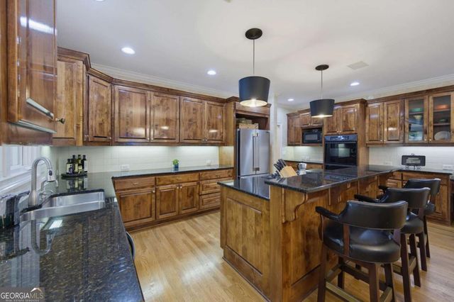 5570 Stoneleigh Drive, Suwanee, GA 30024
