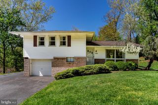2220 BLUE MOUNTAIN PKWY, Harrisburg, PA 17112