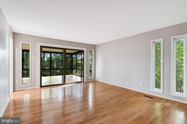 9022 TRAILRIDGE CT, Vienna, VA 22182