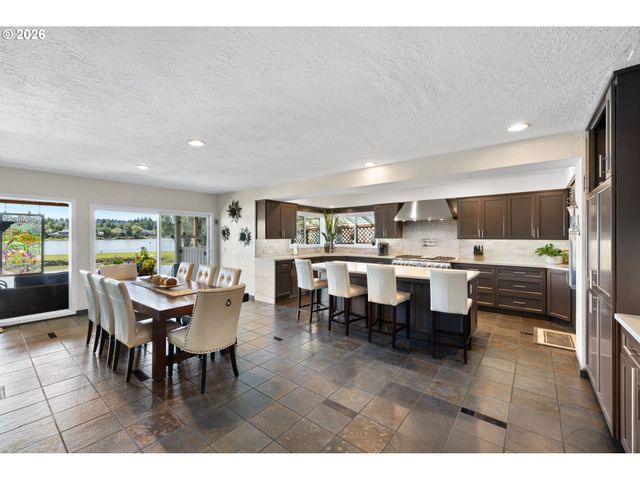 21548 Ne LACHENVIEW Ln, Fairview, OR 97024