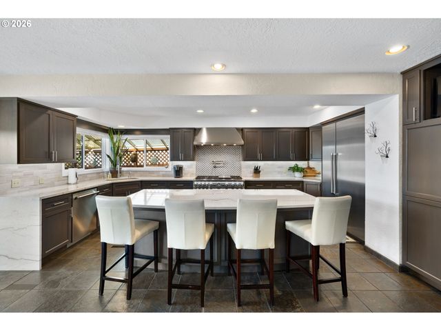 21548 Ne LACHENVIEW Ln, Fairview, OR 97024