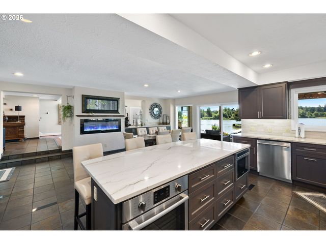 21548 Ne LACHENVIEW Ln, Fairview, OR 97024