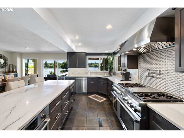 21548 Ne LACHENVIEW Ln, Fairview, OR 97024