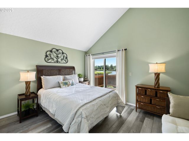 21548 Ne LACHENVIEW Ln, Fairview, OR 97024