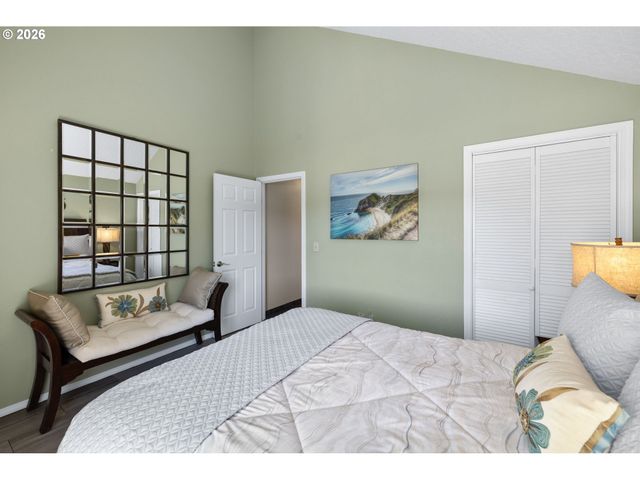 21548 Ne LACHENVIEW Ln, Fairview, OR 97024