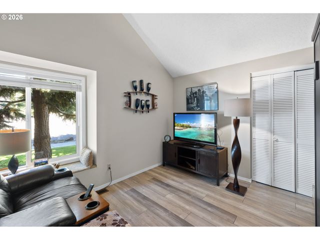 21548 Ne LACHENVIEW Ln, Fairview, OR 97024