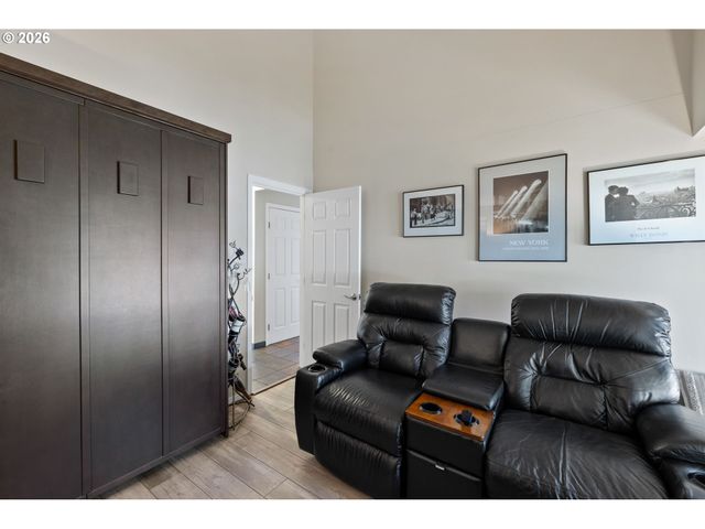 21548 Ne LACHENVIEW Ln, Fairview, OR 97024