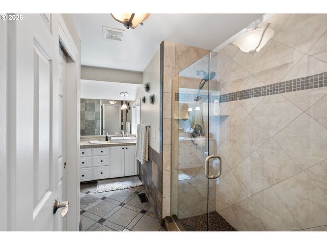 21548 Ne LACHENVIEW Ln, Fairview, OR 97024