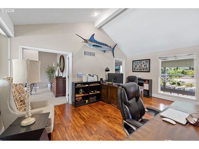 21548 Ne LACHENVIEW Ln, Fairview, OR 97024