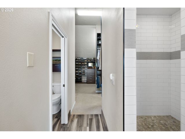 21548 Ne LACHENVIEW Ln, Fairview, OR 97024