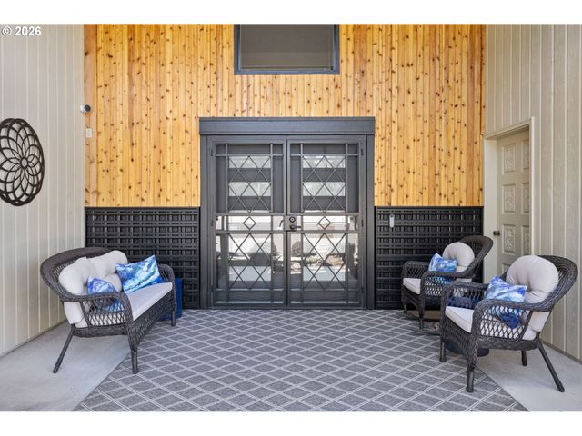 21548 Ne LACHENVIEW Ln, Fairview, OR 97024