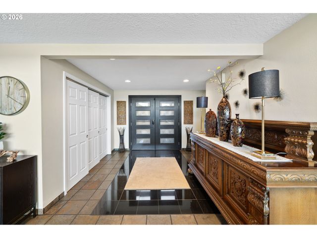 21548 Ne LACHENVIEW Ln, Fairview, OR 97024