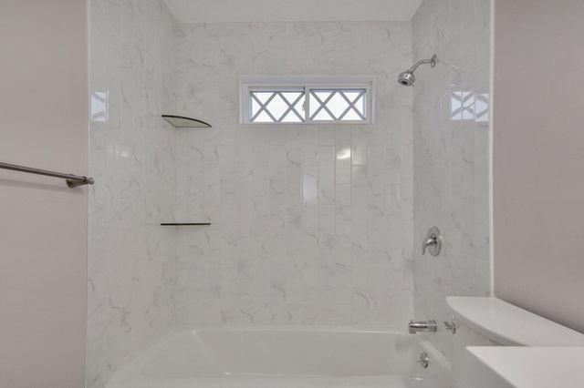 28 Fernview Avenue 9, North Andover, MA 01845