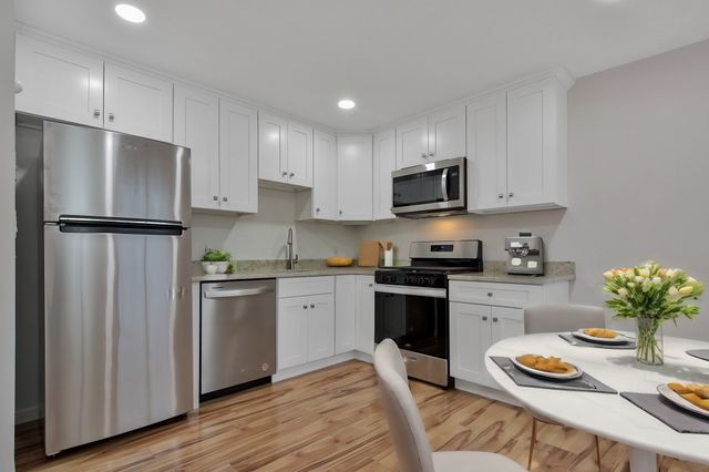 28 Fernview Avenue 9, North Andover, MA 01845
