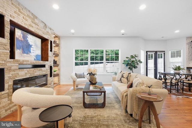 336 PHILLIPS ST, Fredericksburg, VA 22405