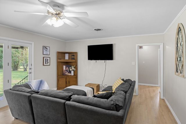 200 W Kansas Street, Van, TX 75790