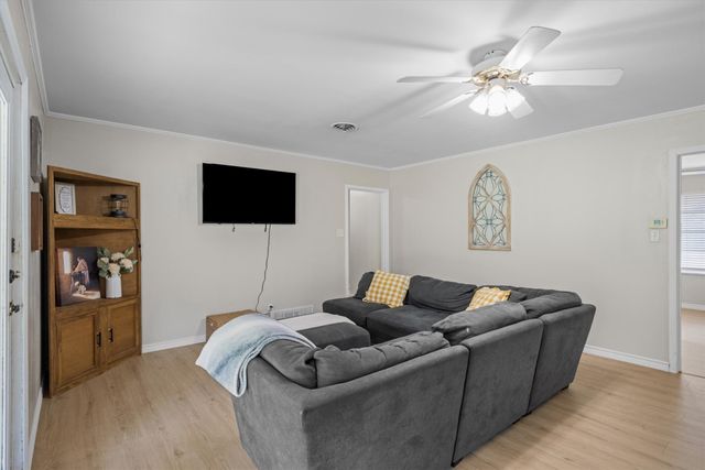 200 W Kansas Street, Van, TX 75790